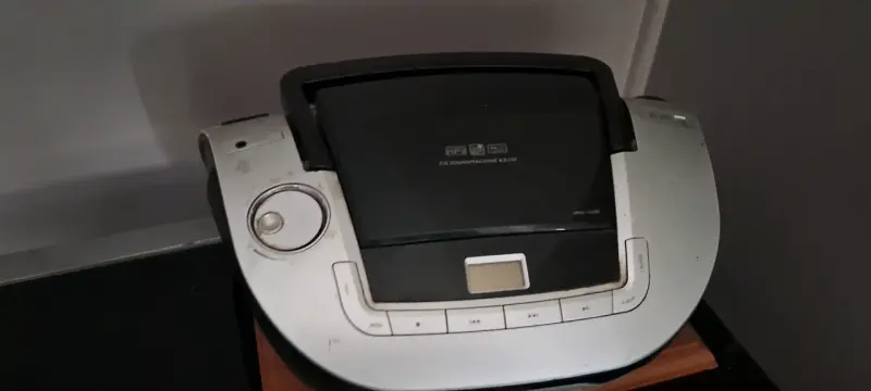 Reproductor de CD Philips con radio FM - 2