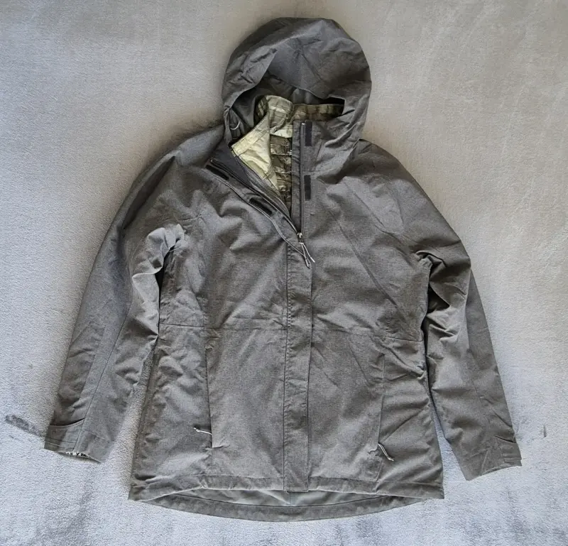 Chaqueta impermeable gris The North Face con forro desmontable - 1
