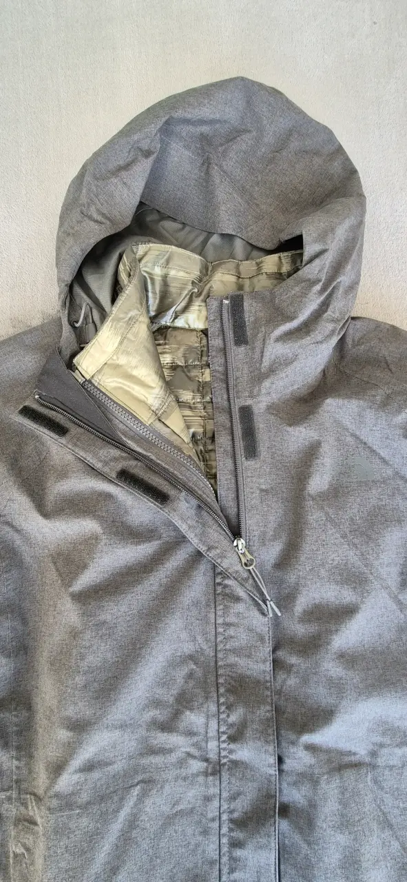 Chaqueta impermeable gris The North Face con forro desmontable - 2