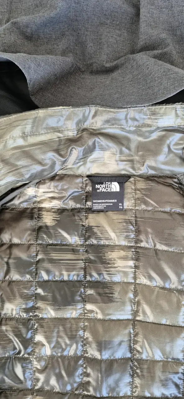 Chaqueta impermeable gris The North Face con forro desmontable - 4