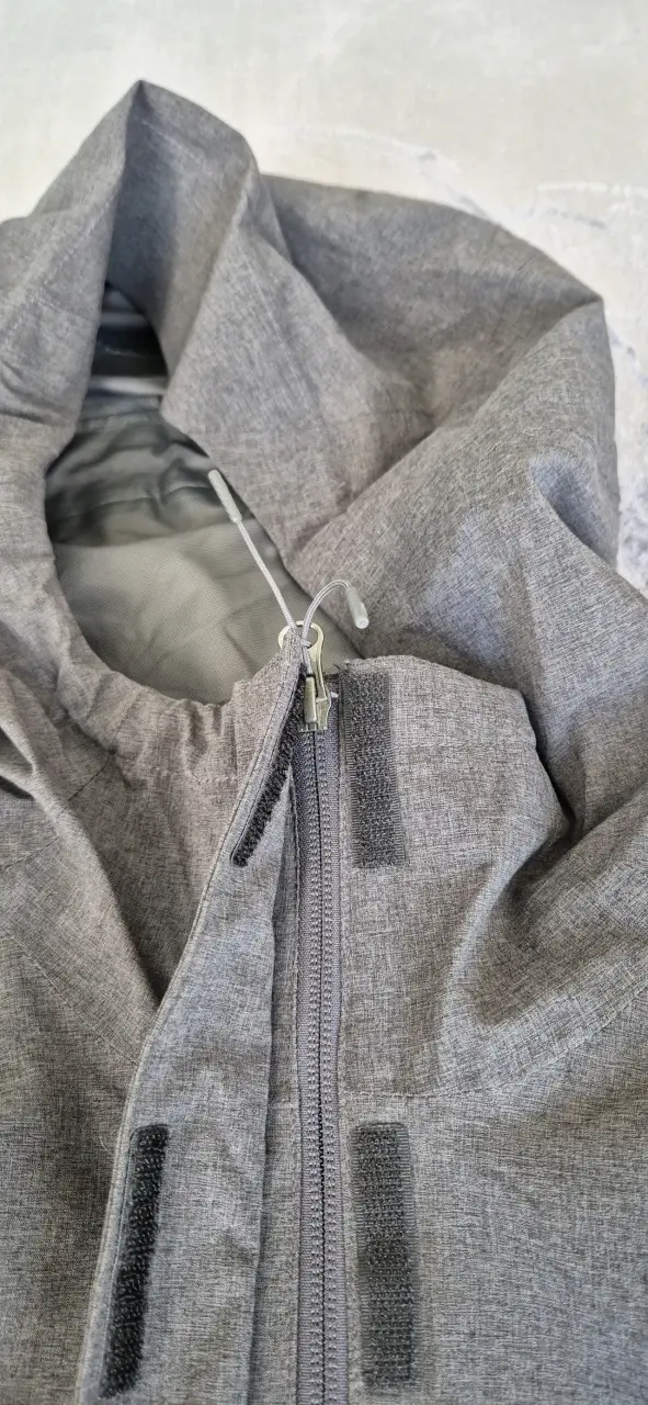 Chaqueta impermeable gris The North Face con forro desmontable - 6