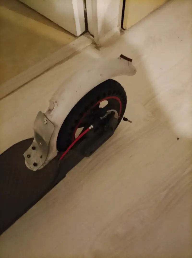 Scooter eléctrico plegable con freno de disco - 1