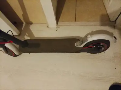 Scooter eléctrico plegable con freno de disco - miniatura 3