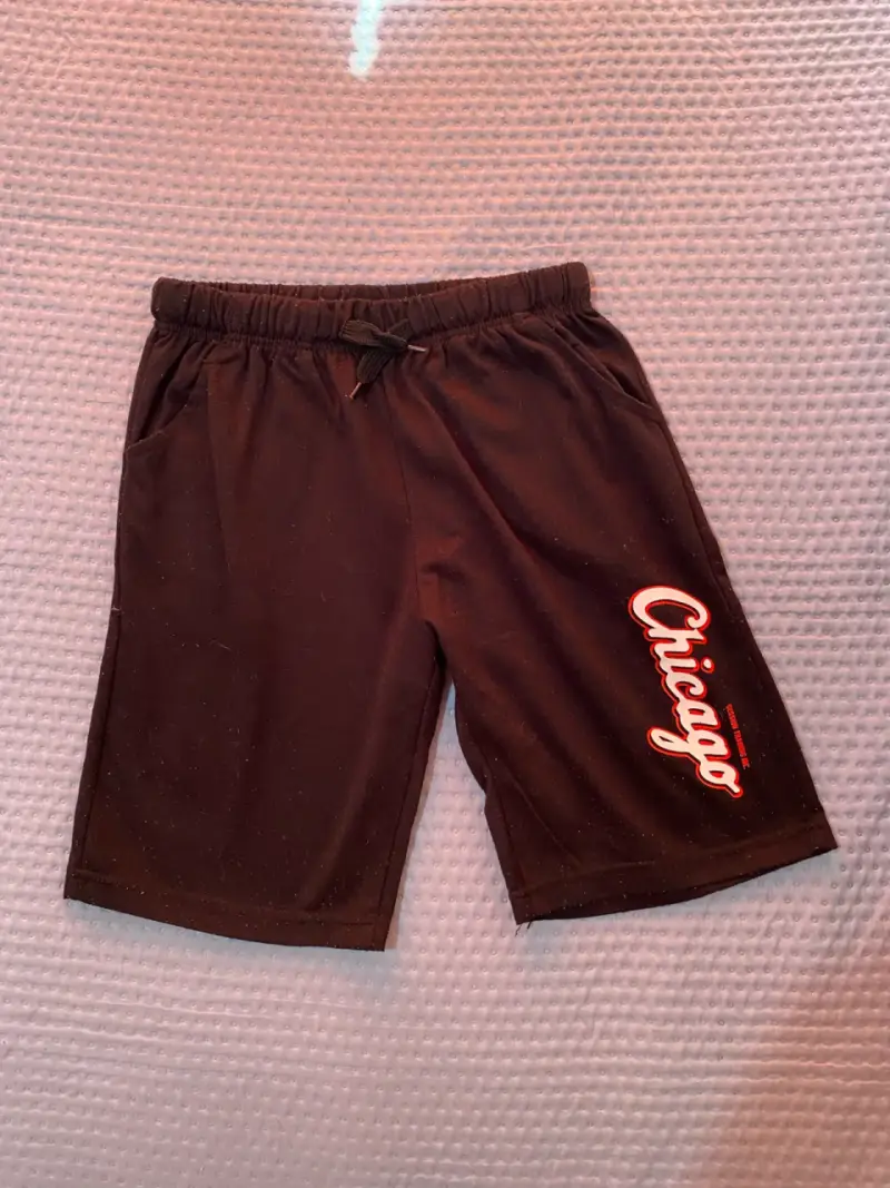 Shorts deportivos negros con diseño 'Chicago'