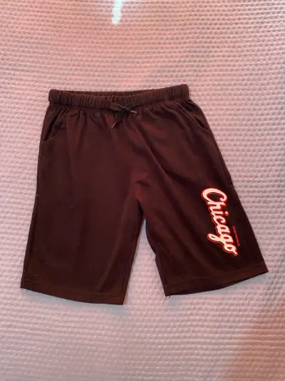 Shorts deportivos negros con diseño 'Chicago' - miniatura 1