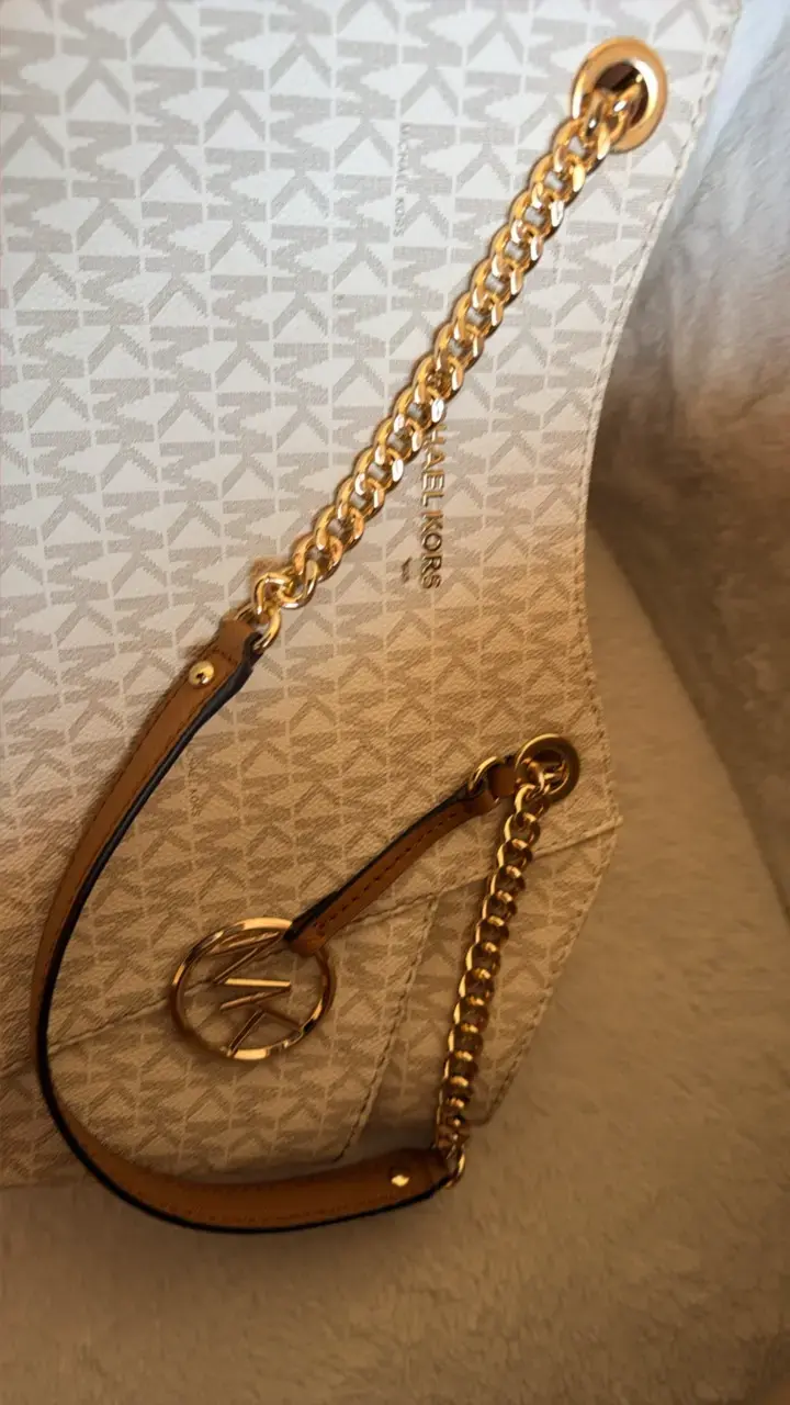 Bolso Michael Kors beige con detalles dorados - 6