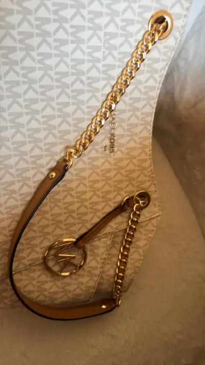 Bolso Michael Kors beige con detalles dorados - miniatura 6