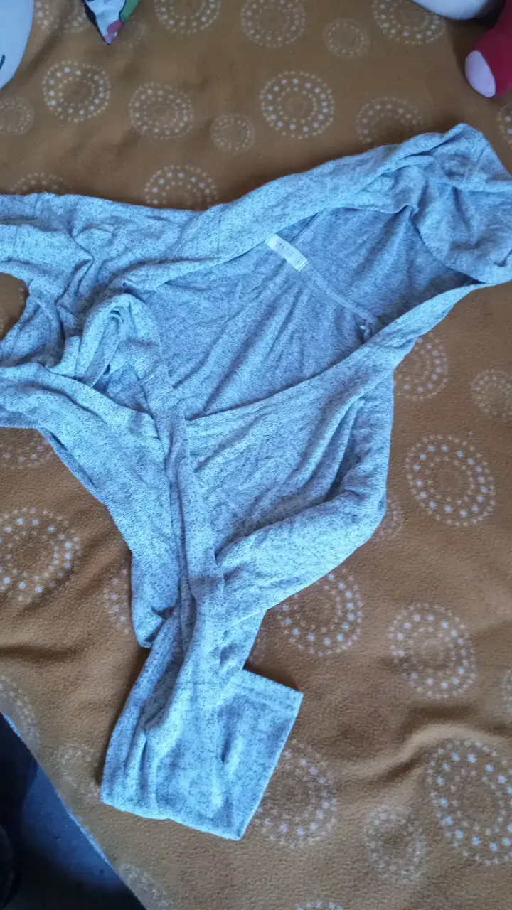Cárdigan gris con capucha para mujer - 2