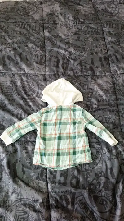 Camisa con capucha para bebé Carter's 9M - miniatura 2