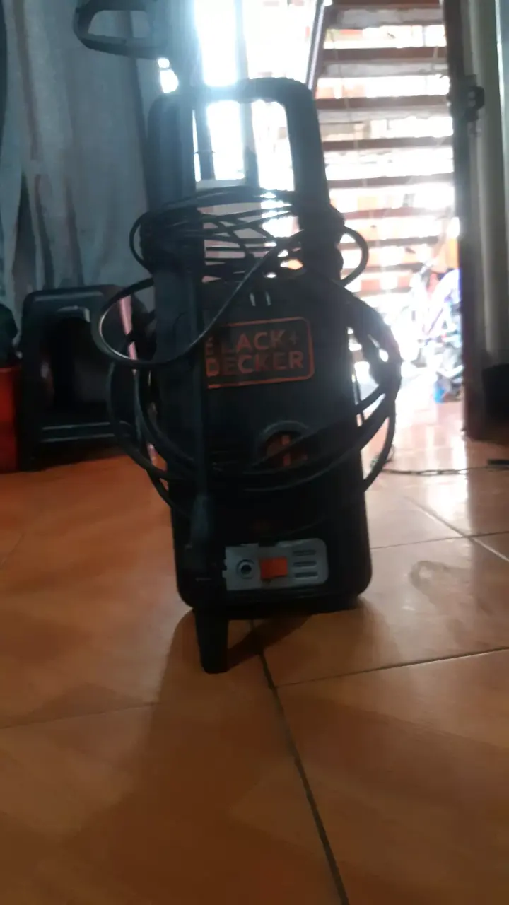 Hidrolavadora Black+Decker compacta y potente - 1