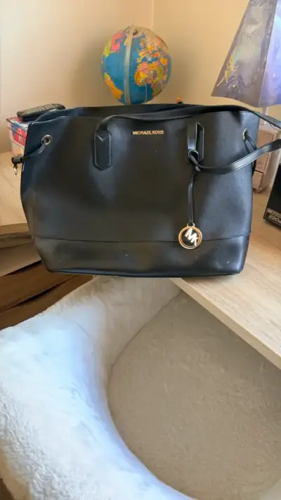 Bolso Michael Kors negro con monedero - miniatura 1