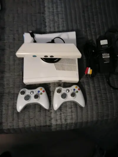 Consola Xbox 360 con Kinect y juegos - miniatura 1
