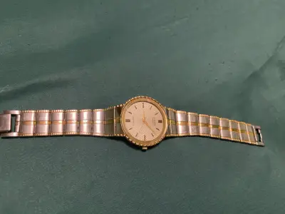 Reloj Citizen dorado y plateado para hombre - miniatura 3
