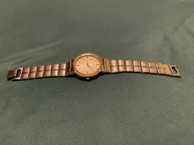 Reloj Citizen dorado y plateado para hombre - miniatura 4