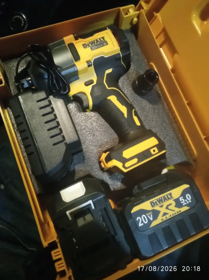 Llave de impacto inalámbrica DeWalt 20V con batería - 1