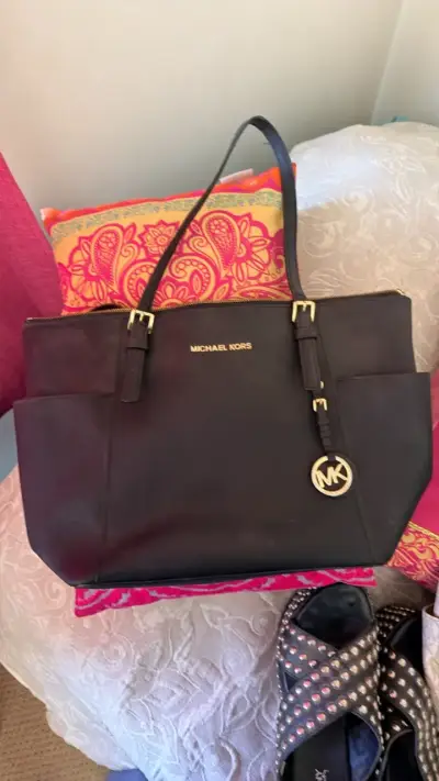 Bolso Michael Kors negro elegante - miniatura 1