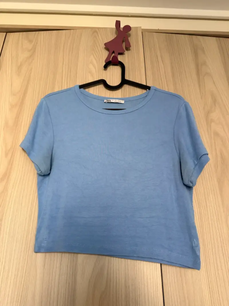 Polera azul claro de mujer Zara