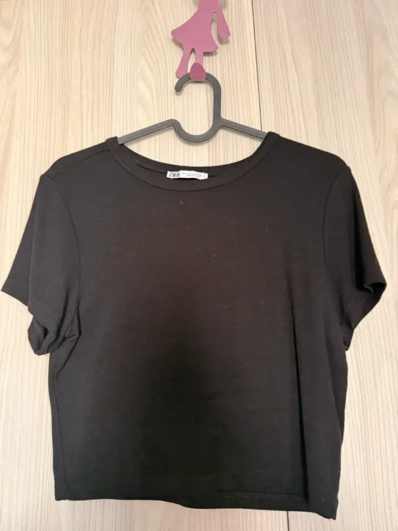 Polera negra básica para mujer Zara