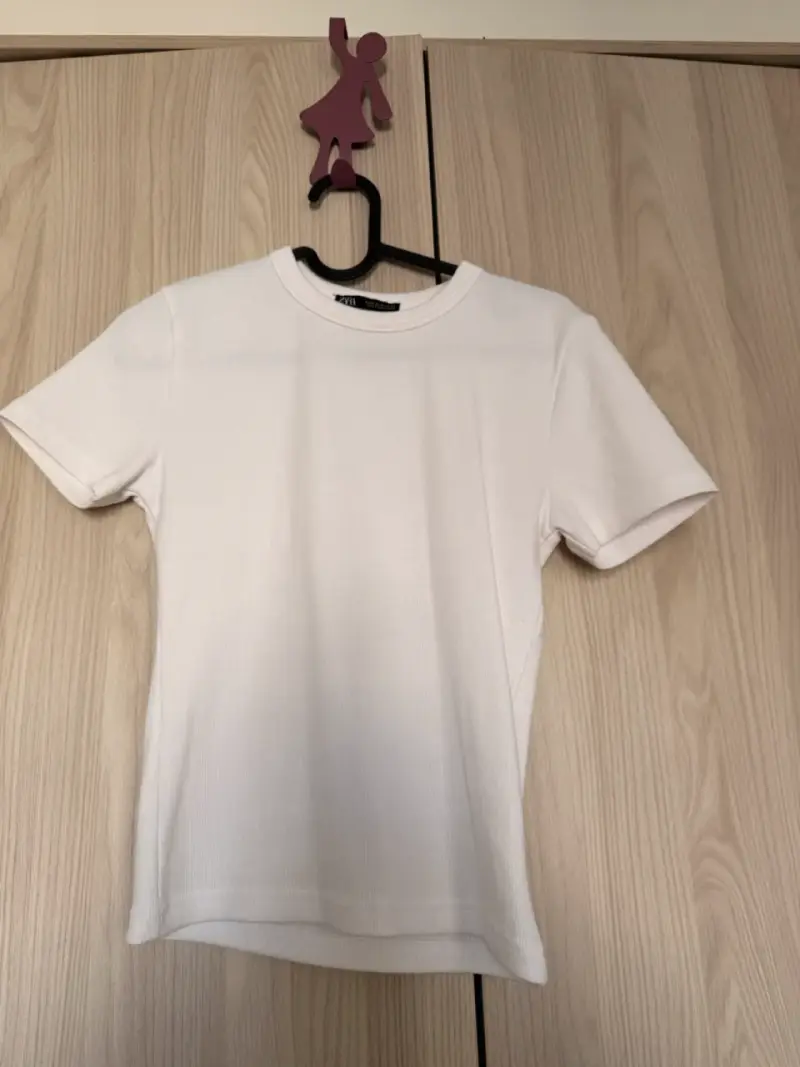 Polera blanca básica para mujer