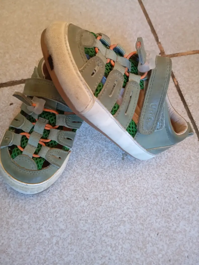 Zapatillas de niño blancas con detalles verdes y azules - 3
