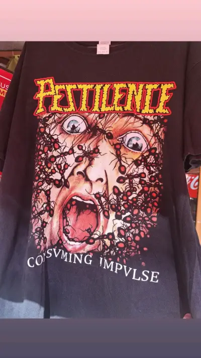 Polera de bandas de metal con diseños gráficos - miniatura 2