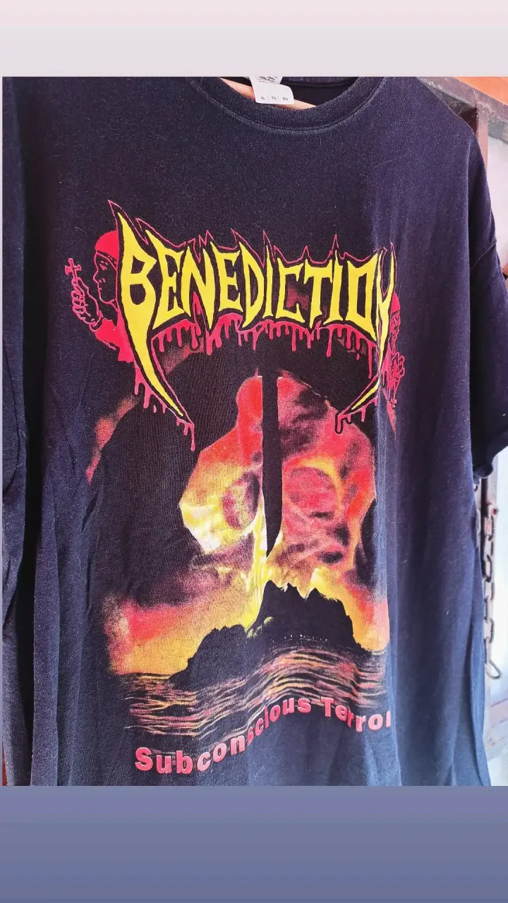 Polera de bandas de metal con diseños gráficos - 3