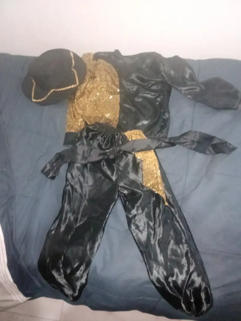 Traje caporal niño  negro y dorado con sombrero - 4