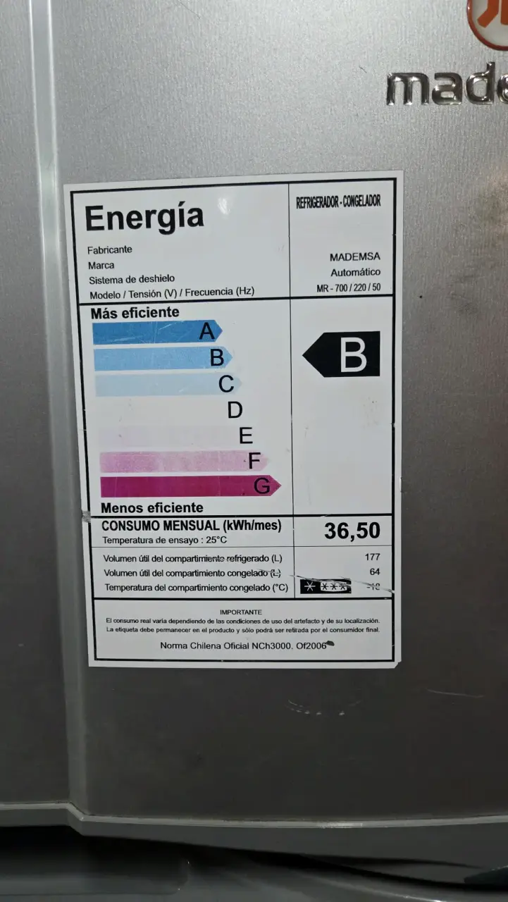 Refrigerador Mademsa de dos puertas en buen estado - 3