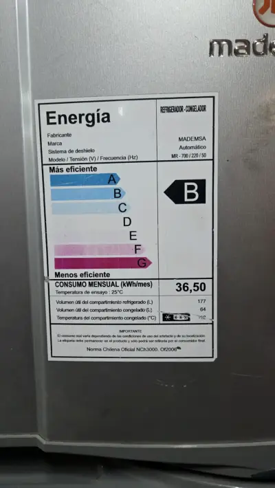 Refrigerador Mademsa de dos puertas en buen estado - miniatura 3