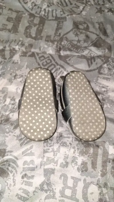 Mocasines de bebé negros con detalle metálico - miniatura 3