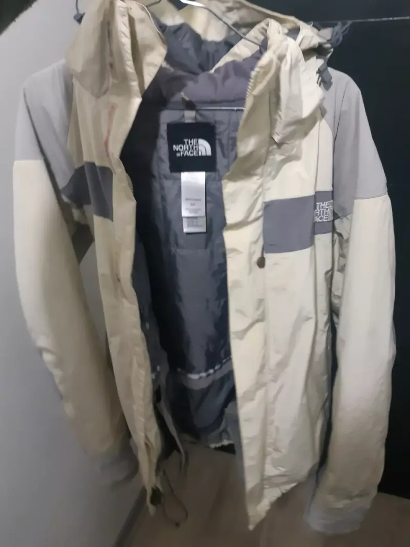 Chaqueta impermeable The North Face beige y gris - 2