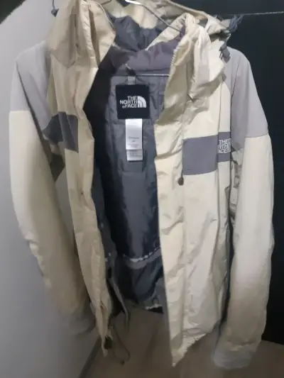 Chaqueta impermeable The North Face beige y gris - miniatura 2