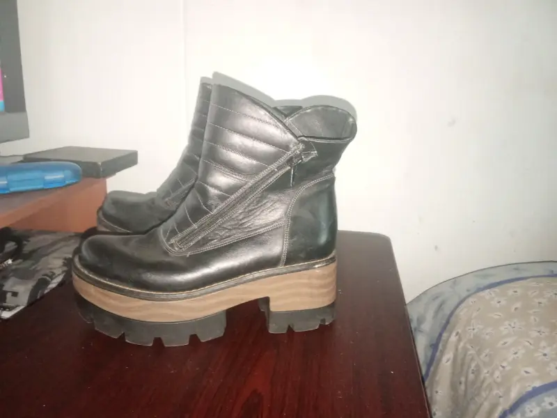 Botines de cuero negro con plataforma