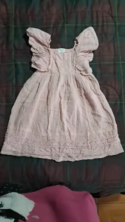 Vestido de niña rosa con volantes - miniatura 1