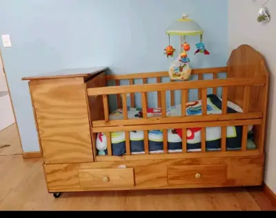 Cuna de madera con cajonera integrada - miniatura 1