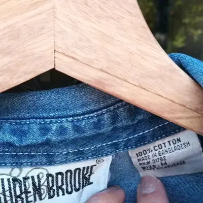 Chaleco de mezclilla sin mangas con bordado - miniatura 2