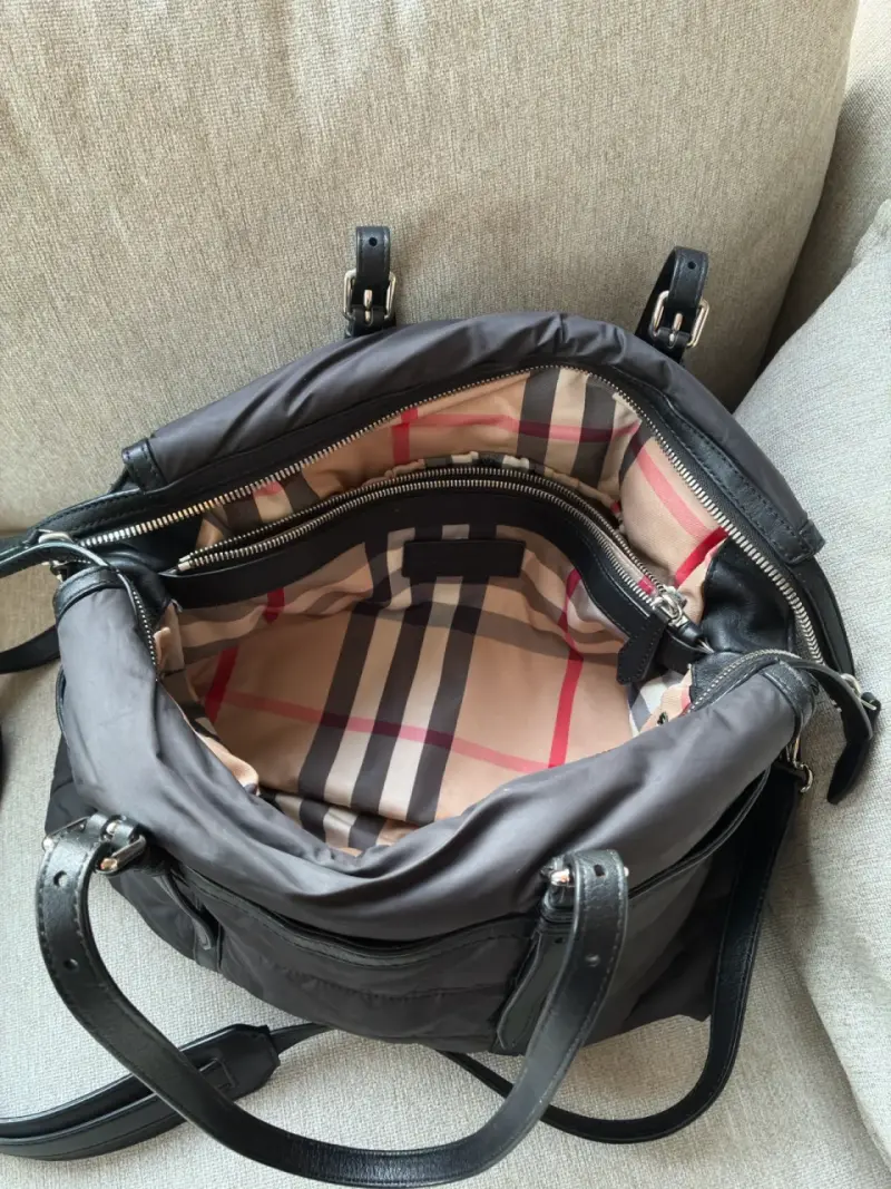 Bolso negro Burberry - 3