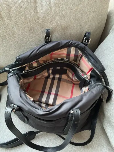 Bolso negro Burberry - miniatura 3
