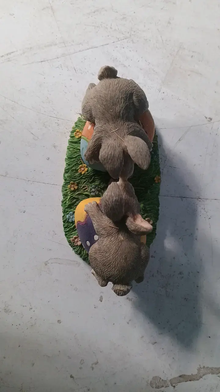 Figura decorativa de conejos con huevos de Pascua - 2