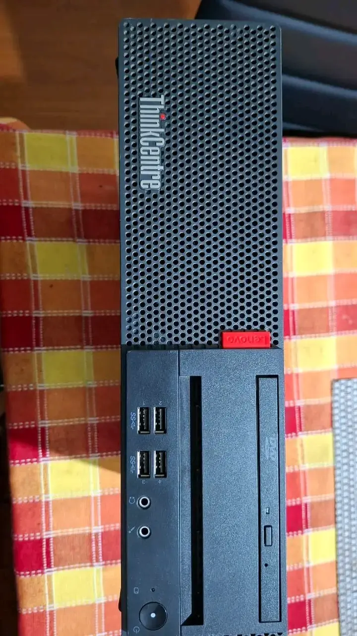 Computador Lenovo ThinkCentre en buen estado - 1