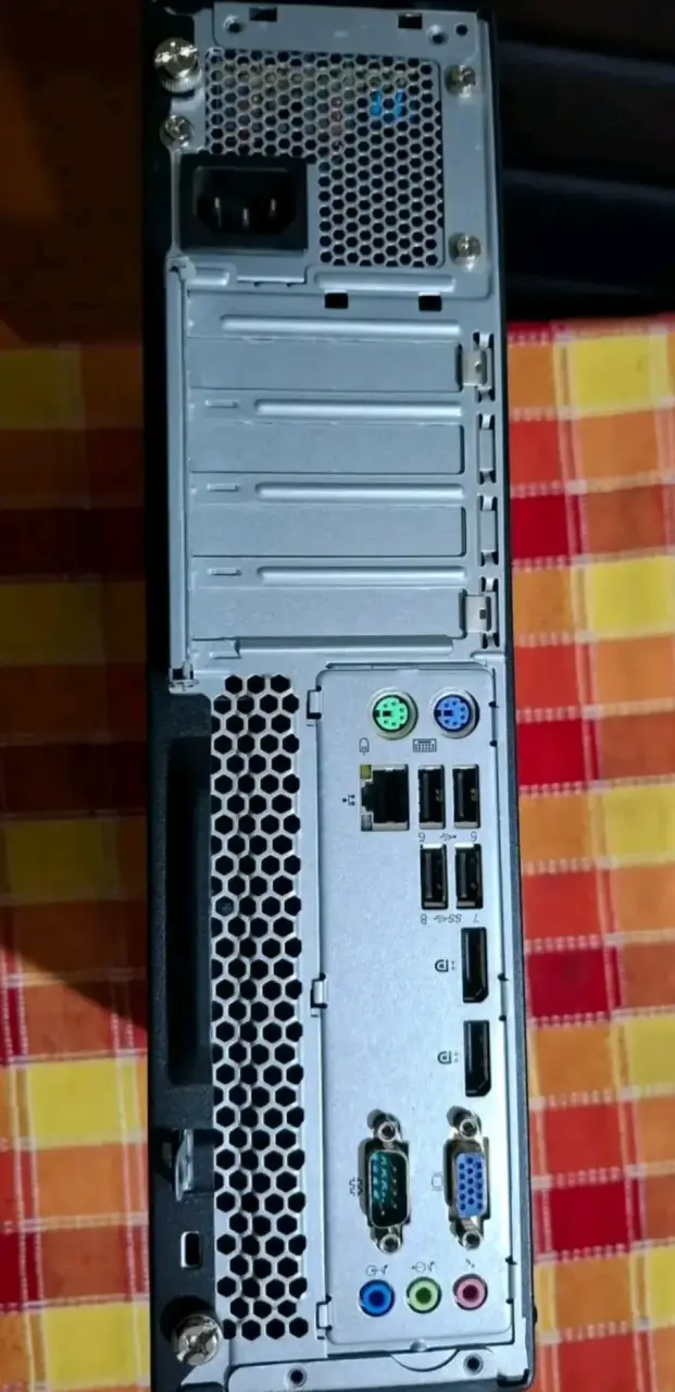 Computador Lenovo ThinkCentre en buen estado - 2