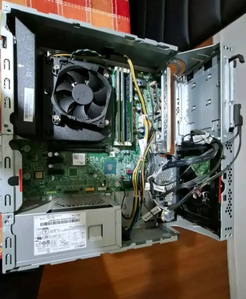 Computador Lenovo ThinkCentre en buen estado - 3