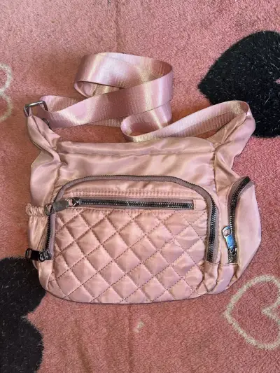 Bolso rosado con diseño acolchado - miniatura 1