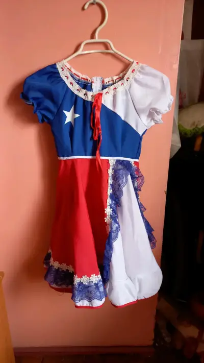 Vestido de niña estilo chileno con encaje - miniatura 1