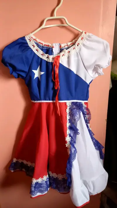 Vestido de niña estilo chileno con encaje - miniatura 2