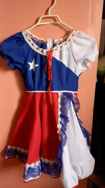 Vestido de niña estilo chileno con encaje - miniatura 3