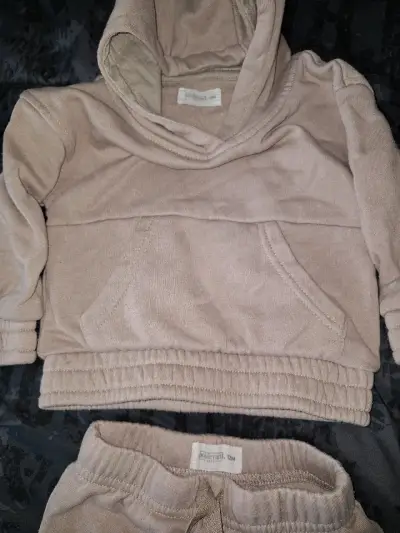Conjunto de bebé beige con capucha - miniatura 2