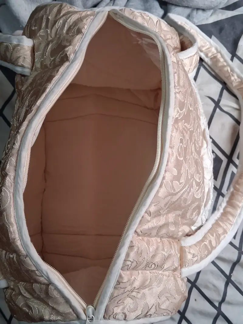 Bolso de maternidad acolchado beige con encaje - 3