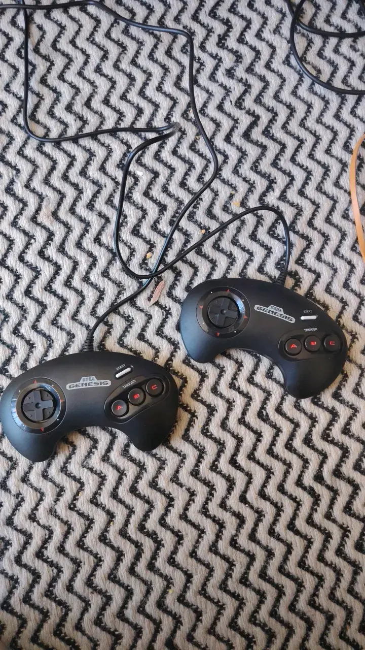 Consola Sega Genesis Mini con Juegos y 2 Controles - 2