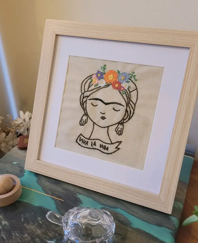 Cuadro bordado a mano / Diseño de Frida Kahlo - 2